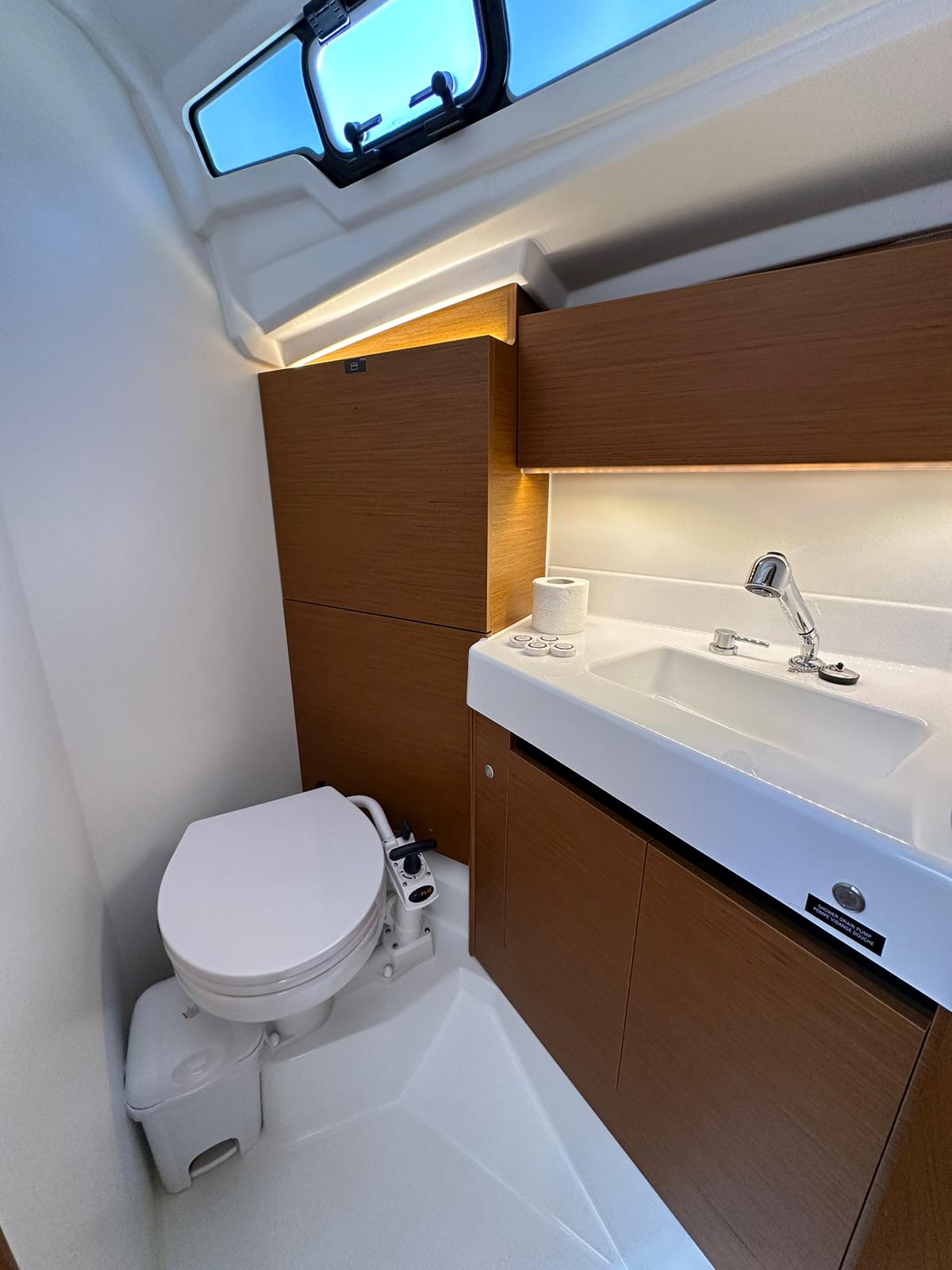 Star Kiss - Yelkenli içinde Komolac