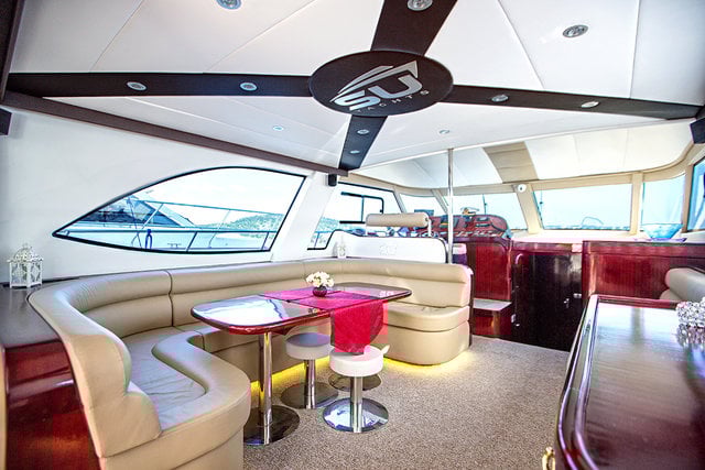 SU - Motor Yacht in Arnavutköy