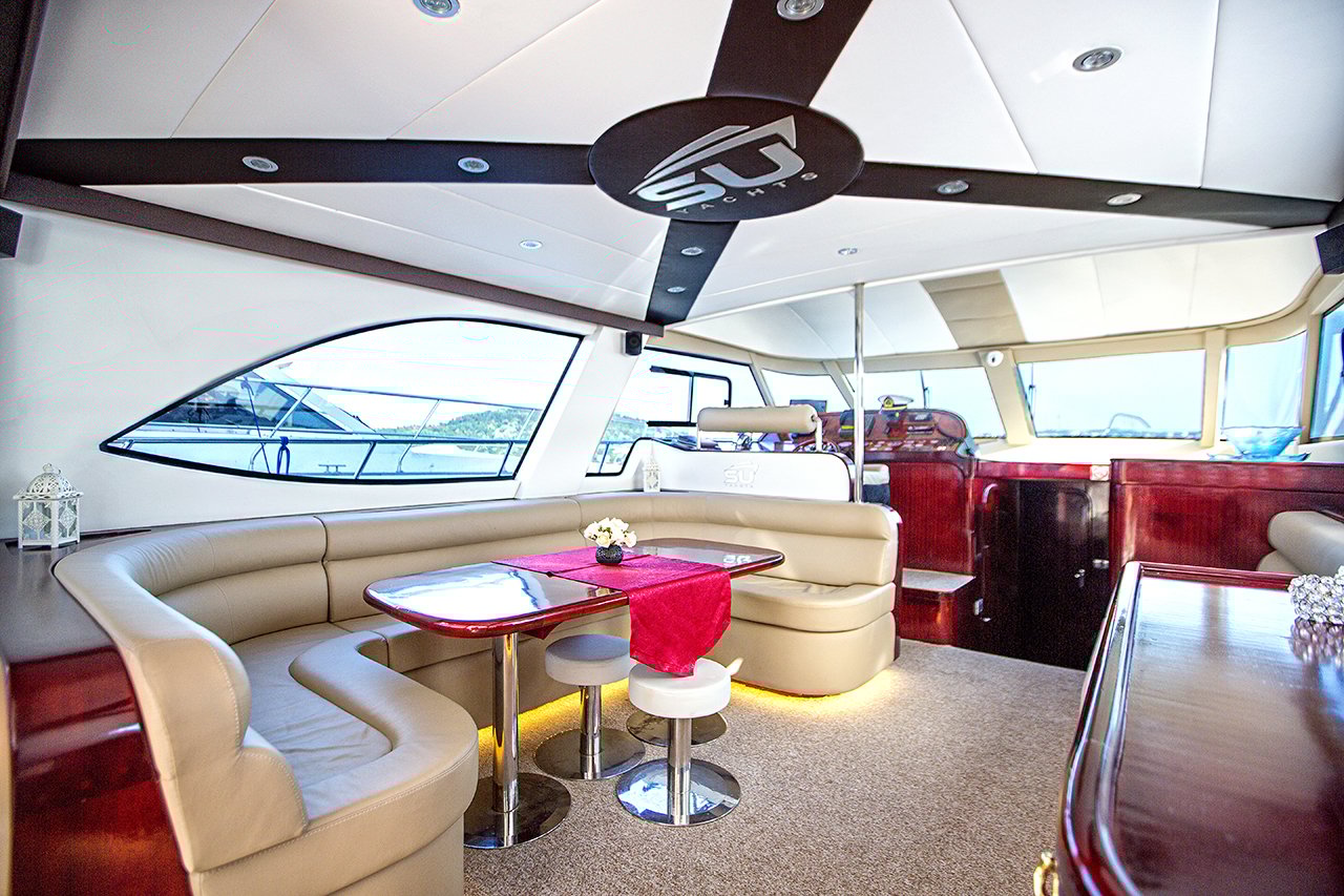 SU - Motor Yacht in Arnavutköy