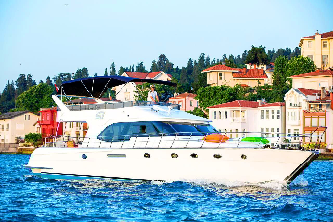 SU - Motor Yacht in Arnavutköy