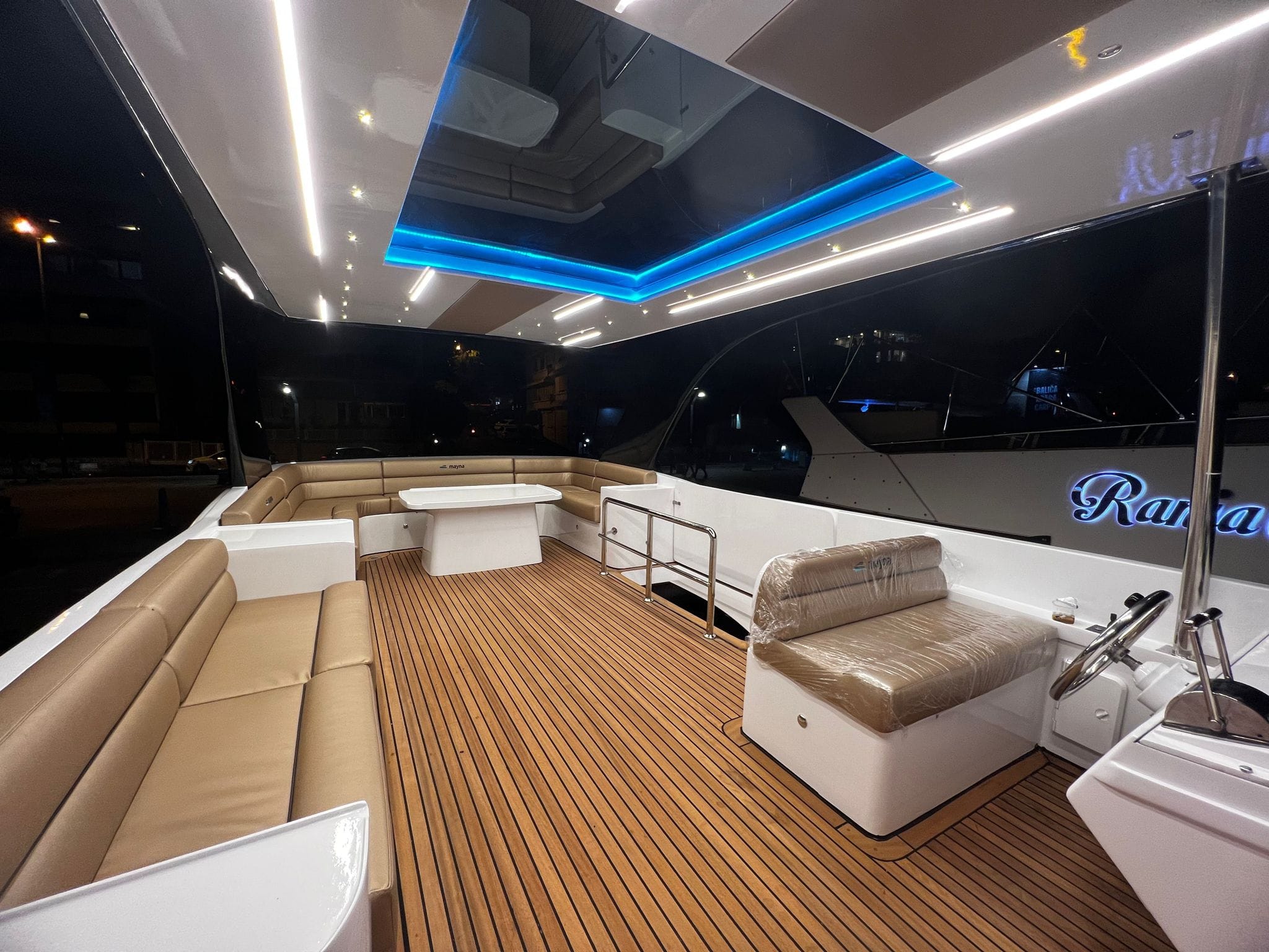 May - Motor Yacht in Bebek