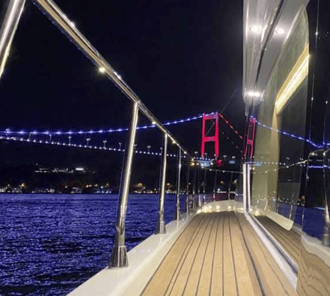 Mr.London - Motor Yacht in Arnavutköy