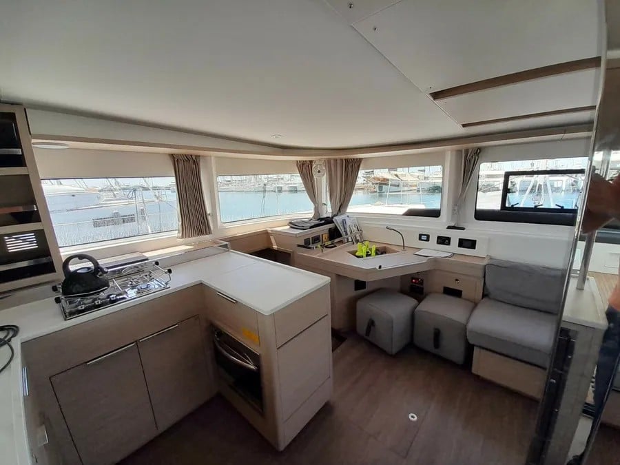 Lagoon 46 ALEXANDRA - Catamaran in Alimos