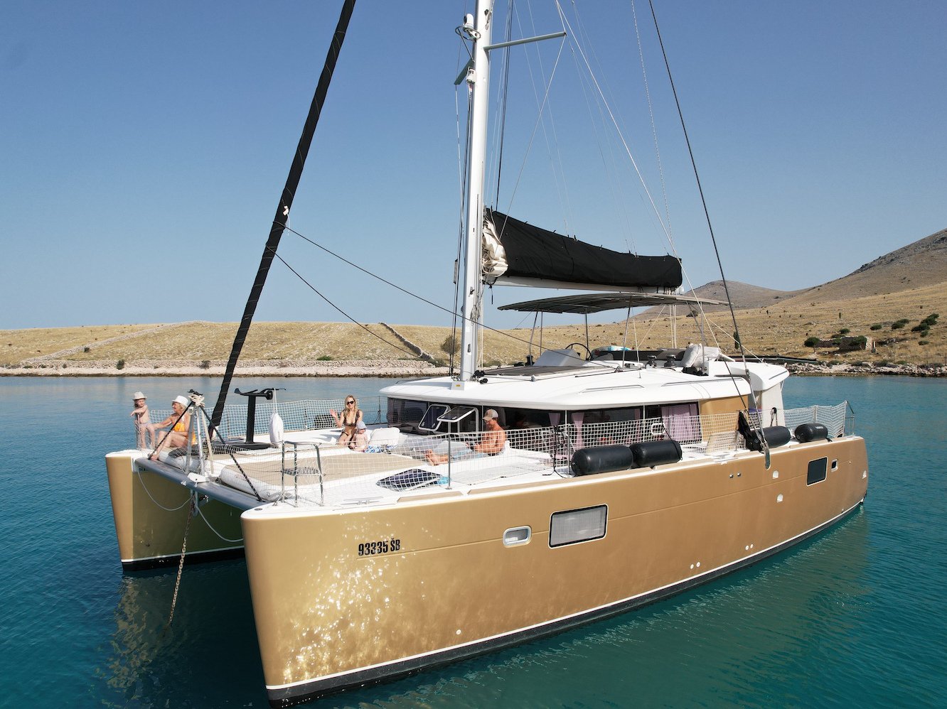 Black Duck - Catamaran in Pirovac