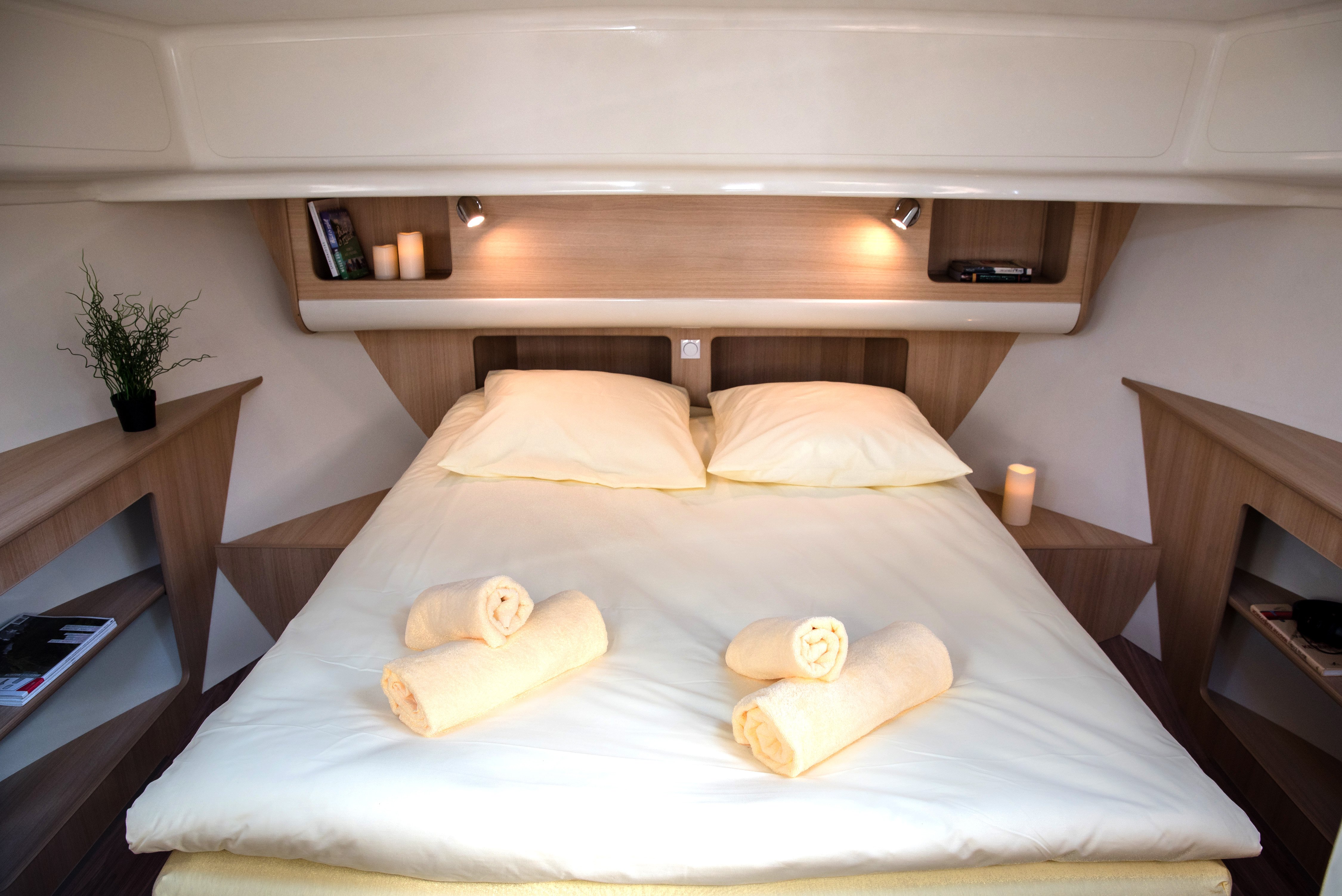 Cruiser Premium 6/8 Pers. - Motor Yacht in Bellanaleck