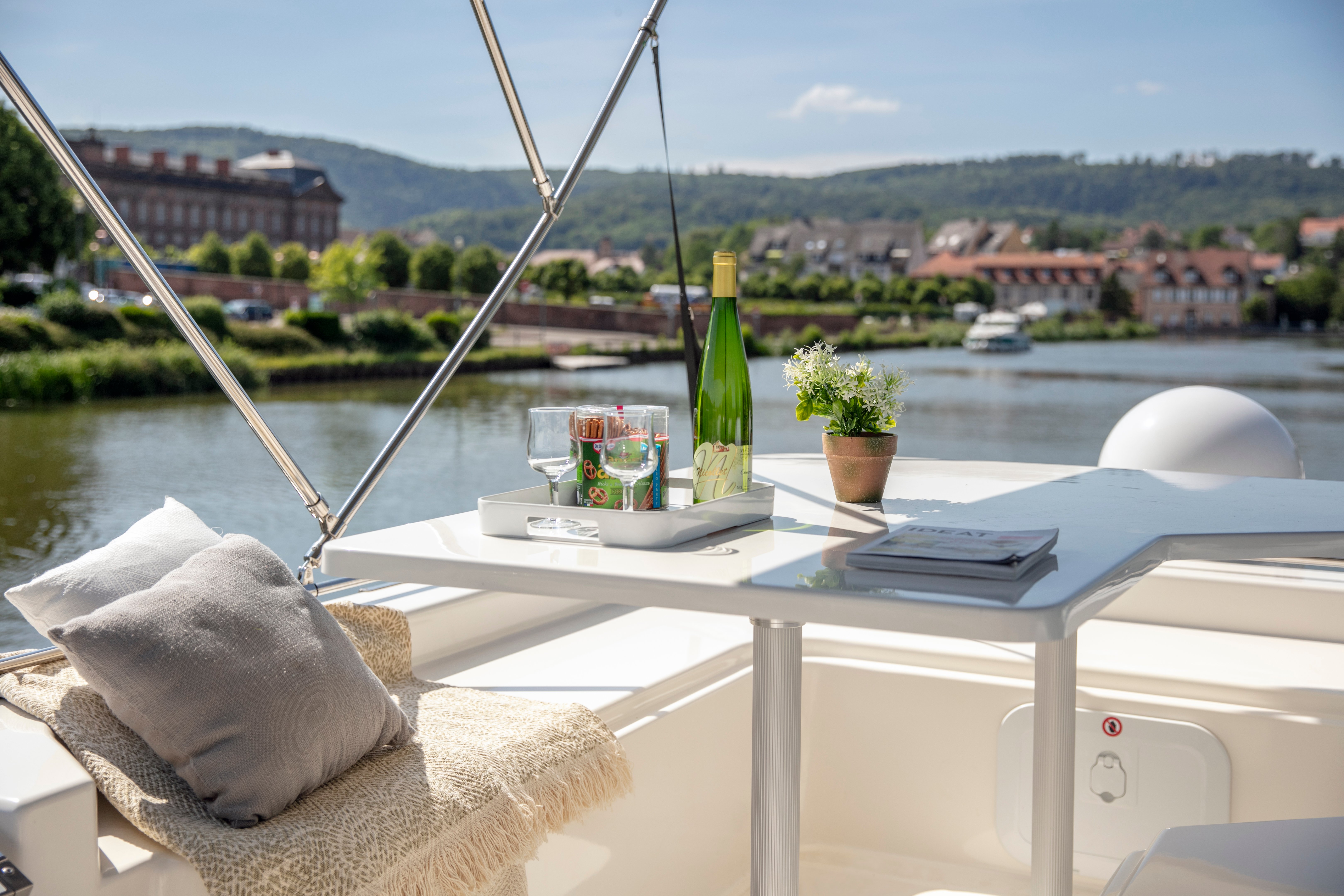 Cruiser Premium 8/12 Pers. - Motor Yacht in Grez-Neuville