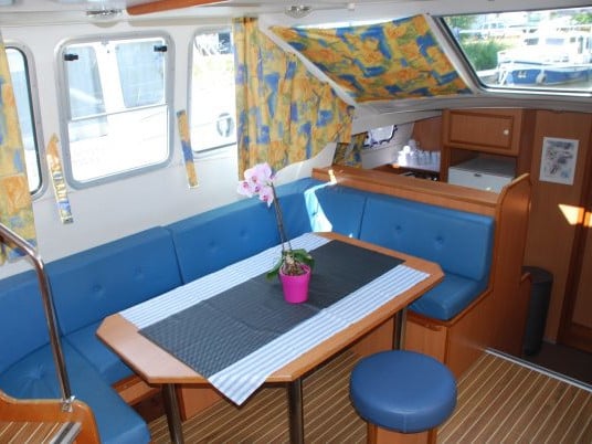 2511 - Motor Yacht in Savoyeux