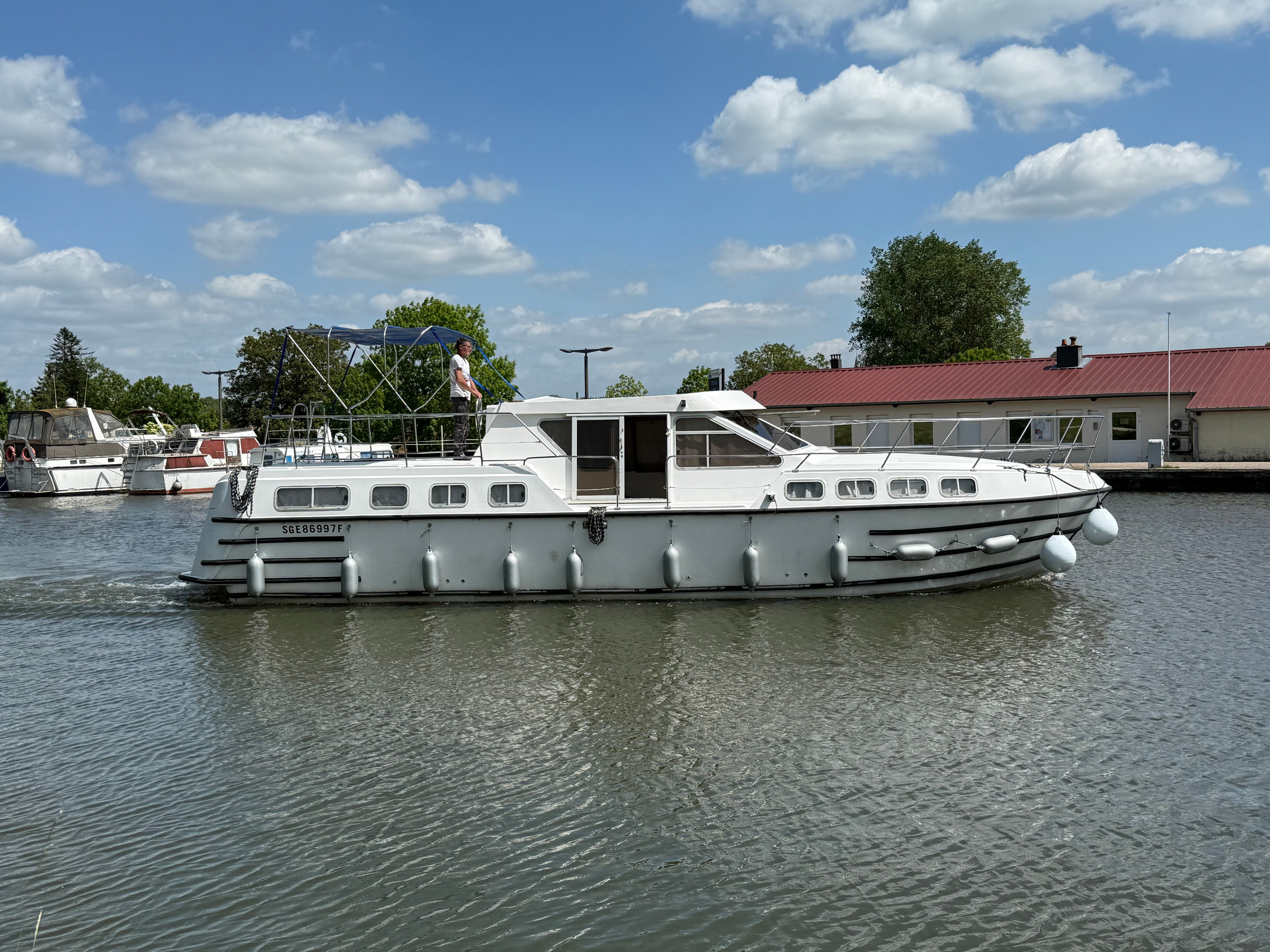2401 - Motor Yacht in Mittersheim
