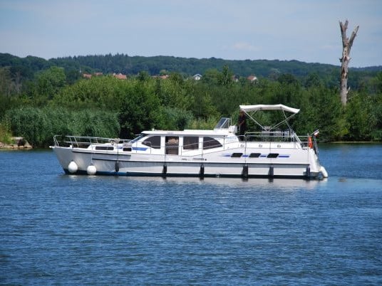 2504 - Motor Yacht in Savoyeux