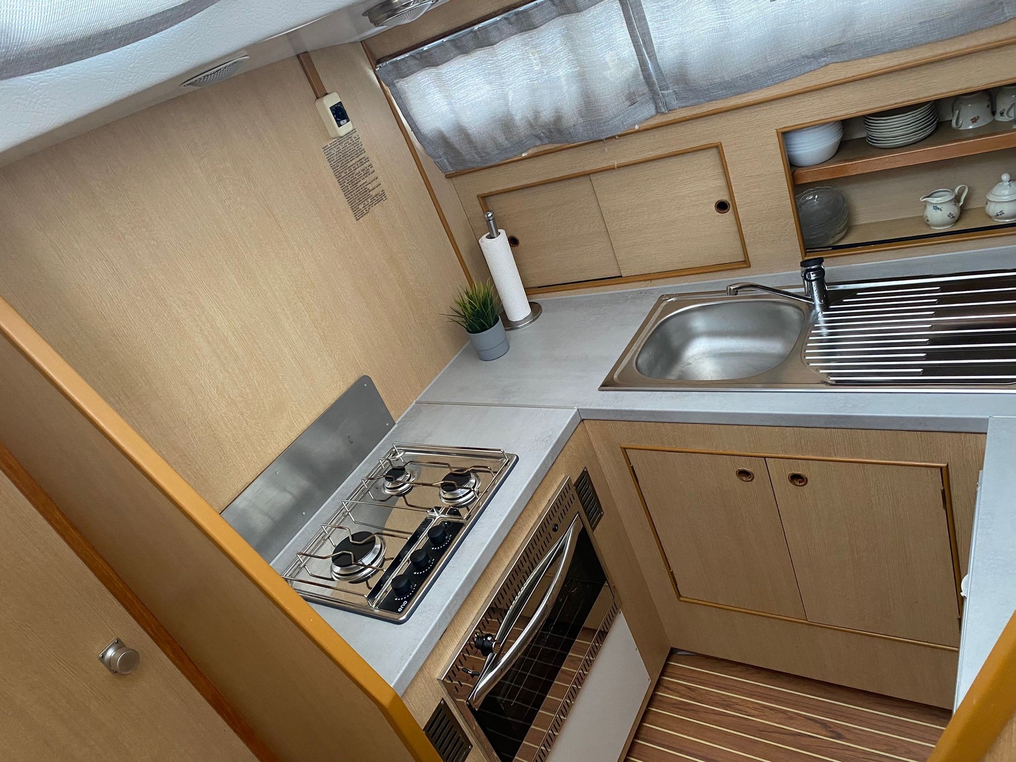 2402 - Motor Yacht in Mittersheim