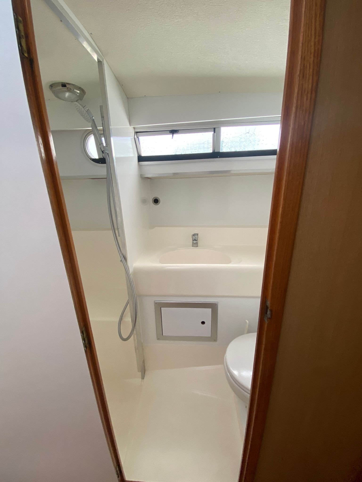 2402 - Motor Yacht in Mittersheim