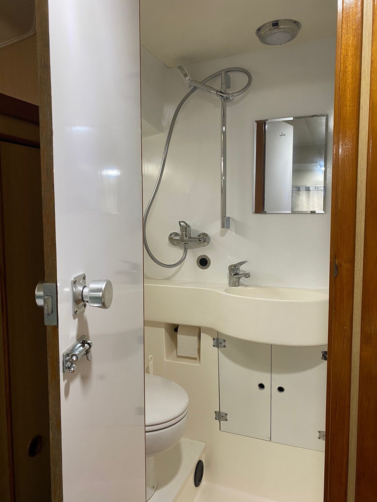 2402 - Motor Yacht in Mittersheim