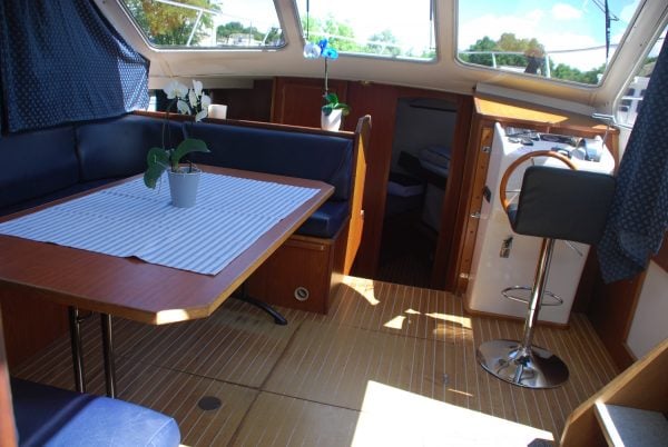 2513 - Motor Yacht in Savoyeux