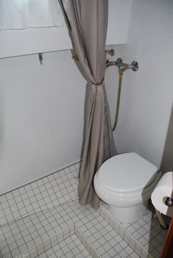 2508 - Motor Yacht in Savoyeux