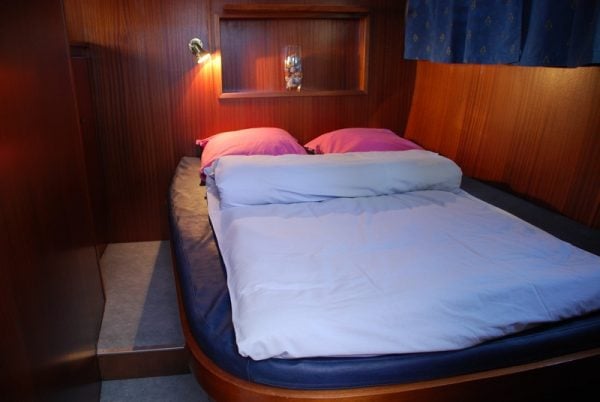 2509 - Motor Yacht in Savoyeux