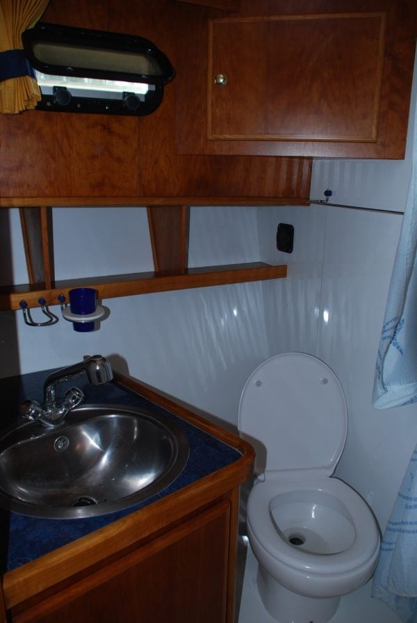 2515 - Motor Yacht in Savoyeux