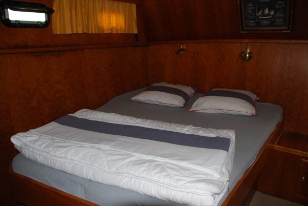 2515 - Motor Yacht in Savoyeux