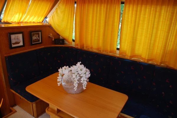 2515 - Motor Yacht in Savoyeux