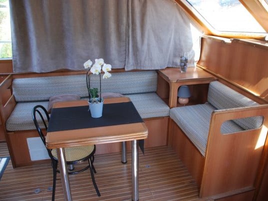 2502 - Motor Yacht in Savoyeux