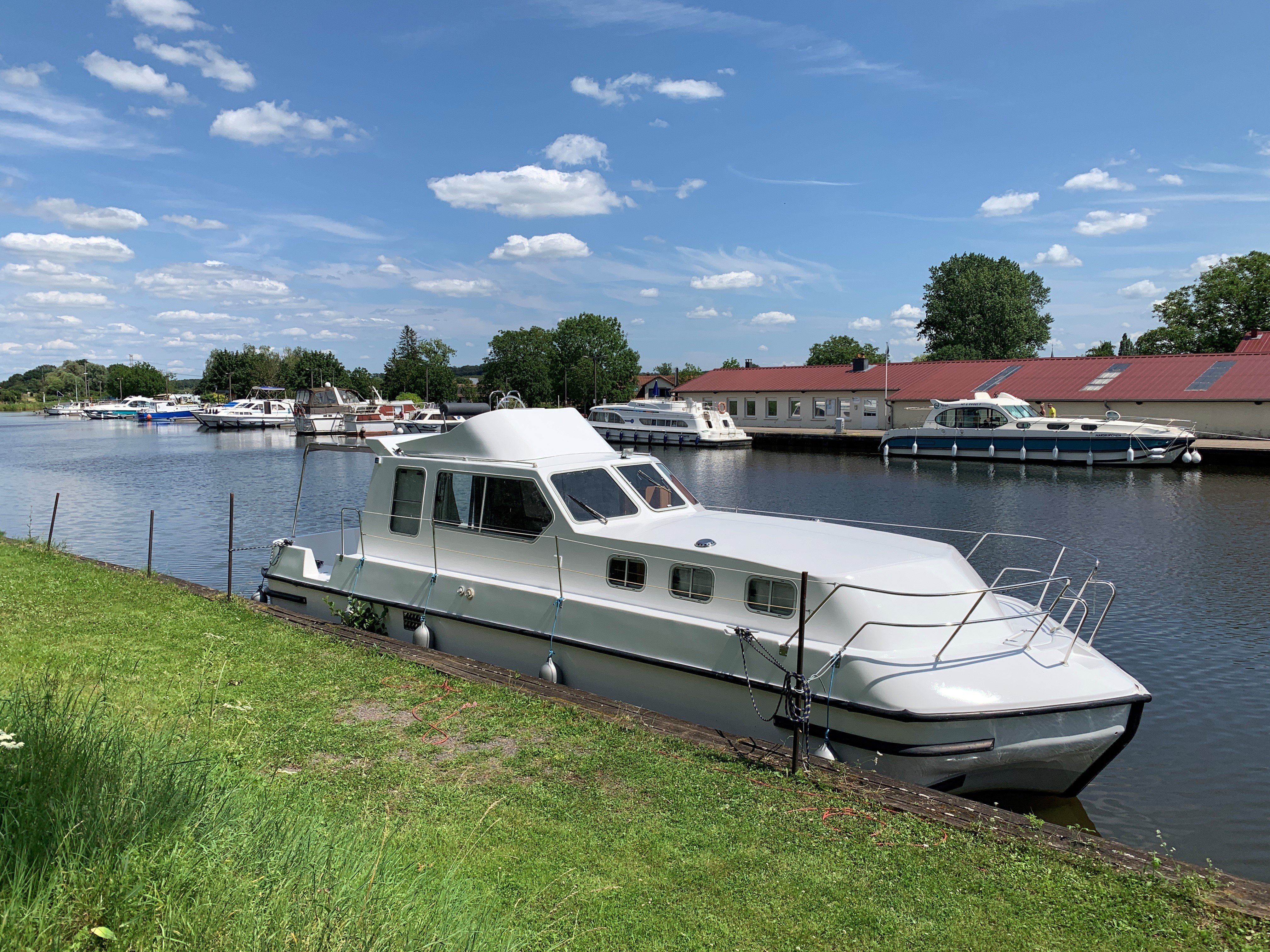 2404 - Motor Yacht in Mittersheim