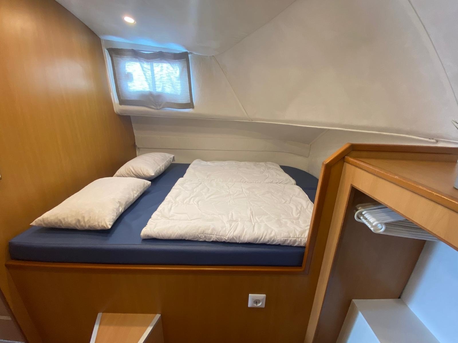 2404 - Motor Yacht in Mittersheim