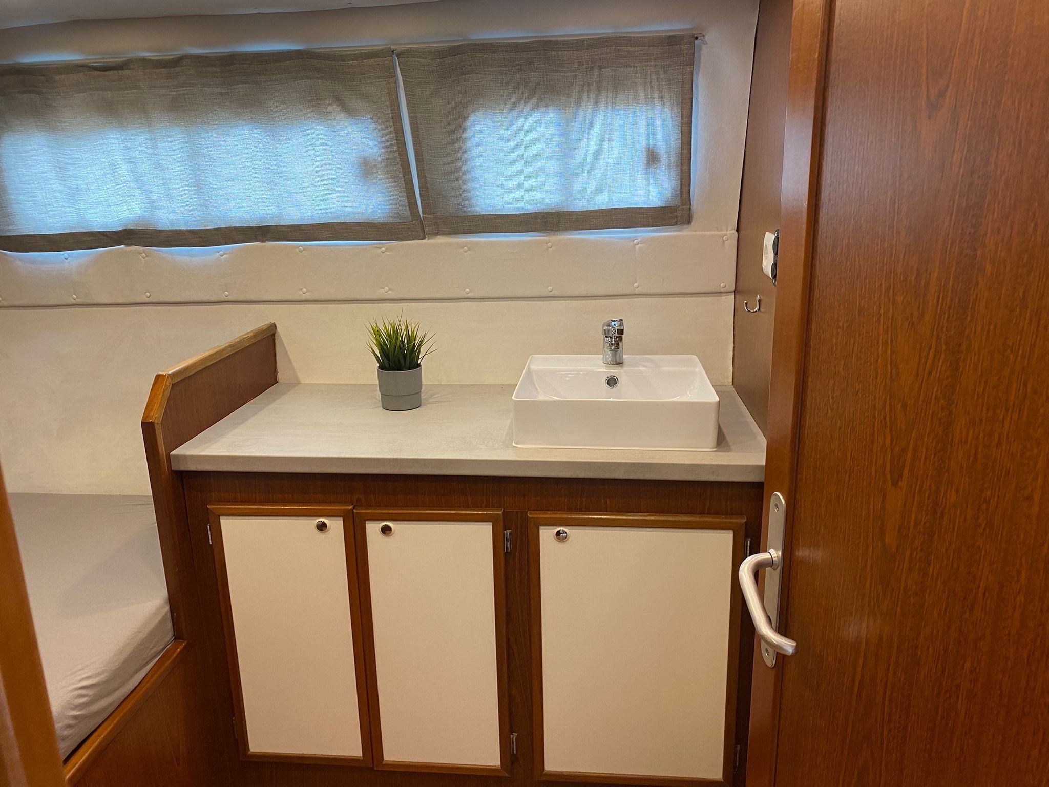 2403 - Motor Yacht in Mittersheim