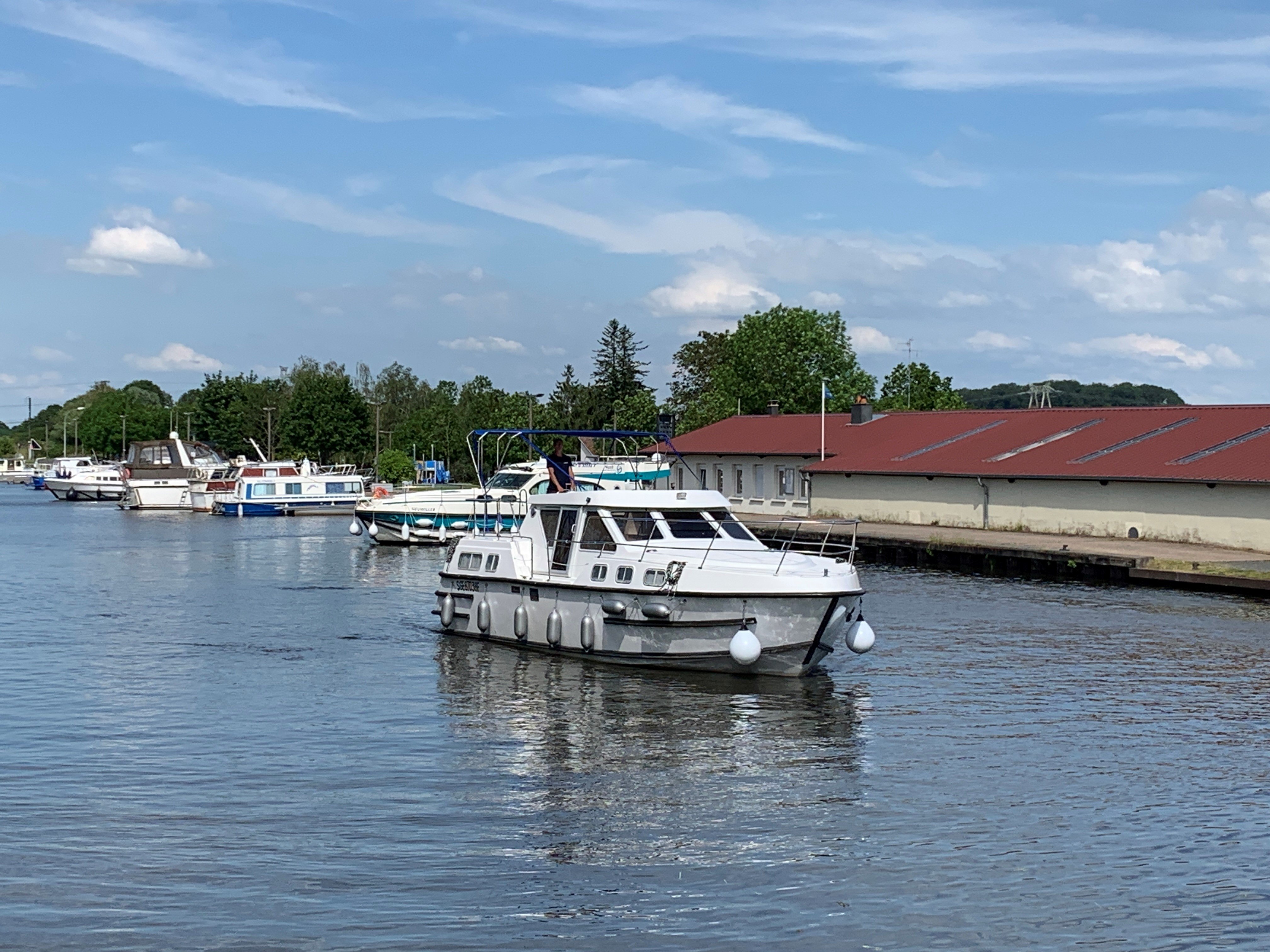 2403 - Motor Yacht in Mittersheim