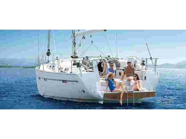 RENEE - Yelkenli içinde Skiathos