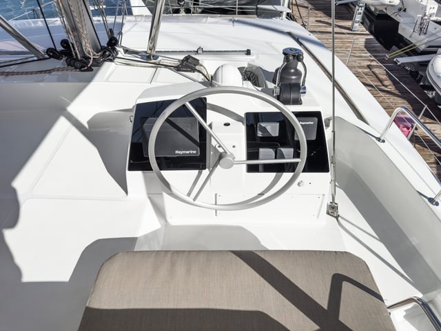 PAGORA - Katamaran içinde Karagözler