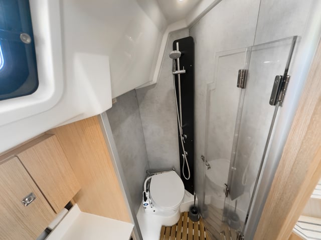 ARINNA - Yelkenli içinde Karagözler