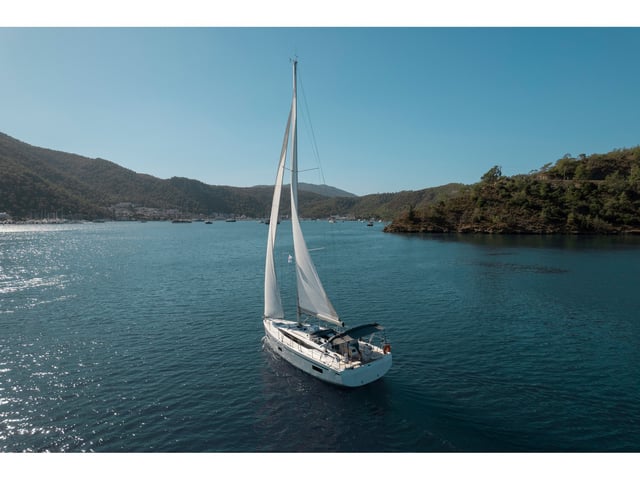 ARINNA - Yelkenli içinde Karagözler