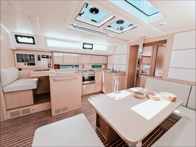 KYBELE - Yelkenli içinde Karagözler