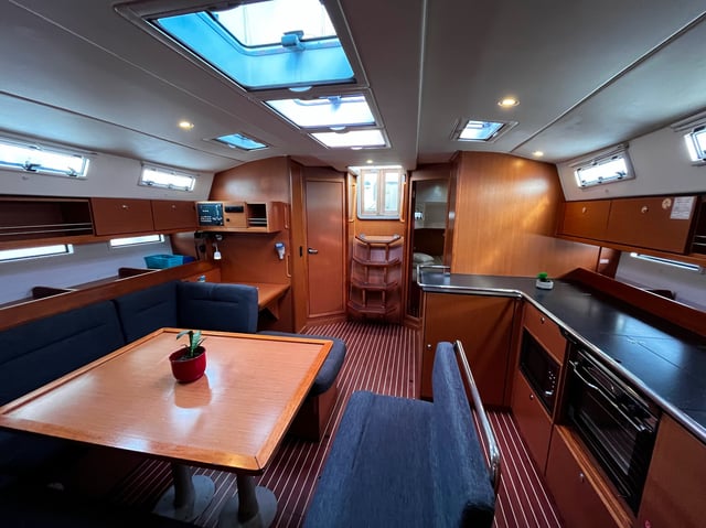 Golić - Yelkenli içinde Bibinje