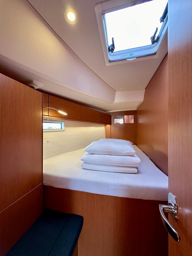 Zazu - Yelkenli içinde Bibinje