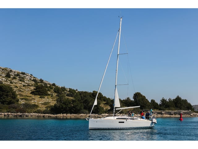 Porto Tolero - Sailboat in Ploče