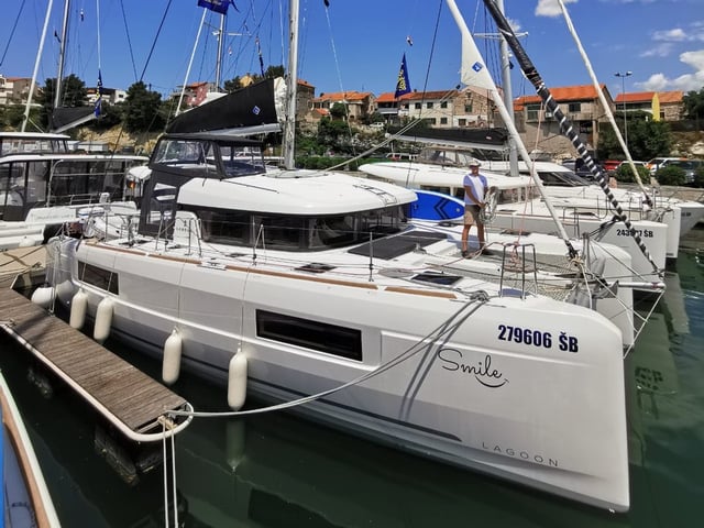 SMILE - Catamaran in Šibenik