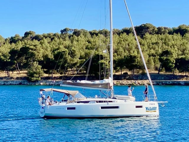 HAWKING - Sailboat in Šibenik