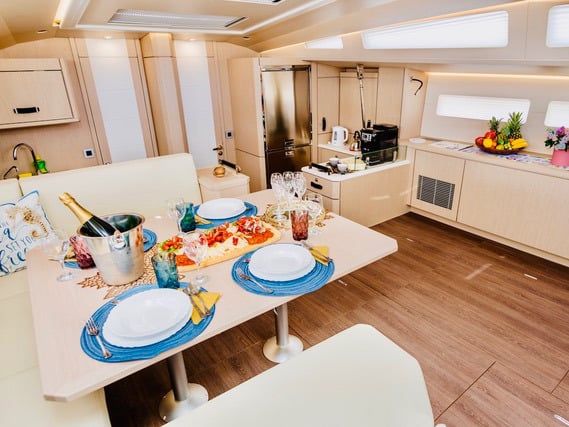 FRIENDS - Sailboat in Šibenik