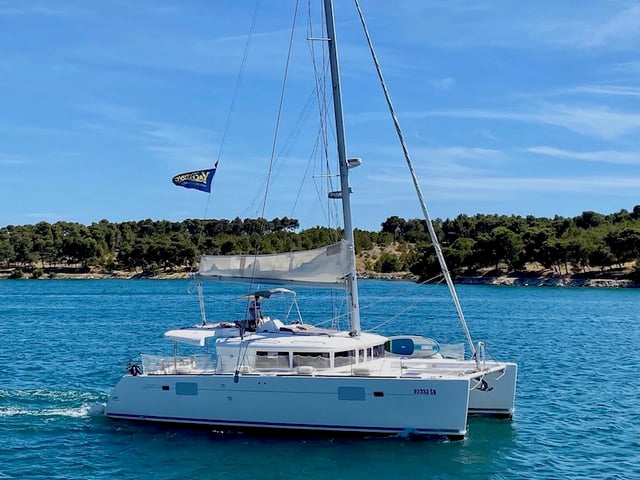 BAGIRA - Catamaran in Šibenik