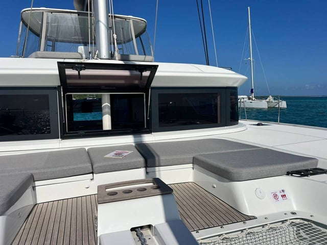 Nowo - Katamaran içinde Providence