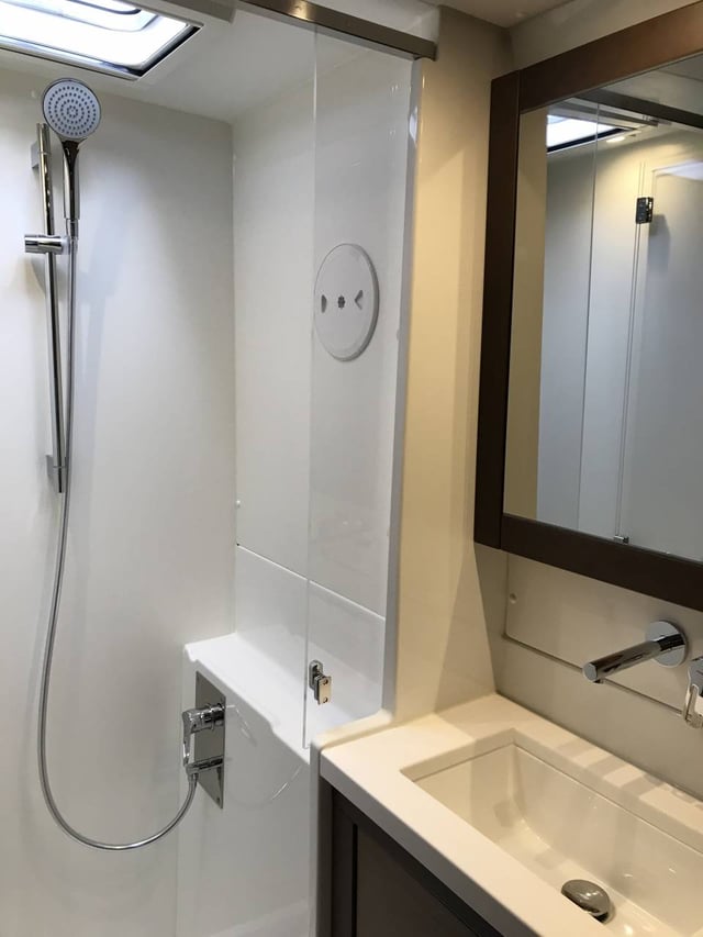 Vertigo - Katamaran içinde Providence