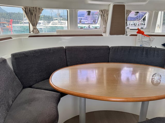 Papanga - Katamaran içinde Providence