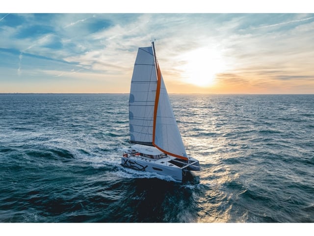 FIRST KISS - Catamaran in Komolac