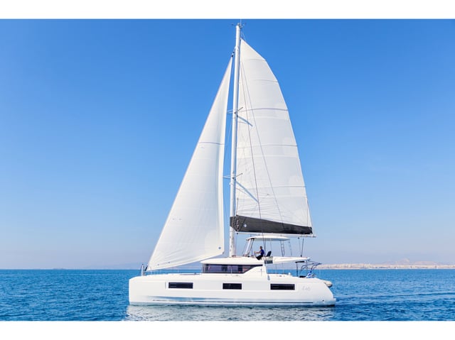 Iris - Catamaran in Alimos