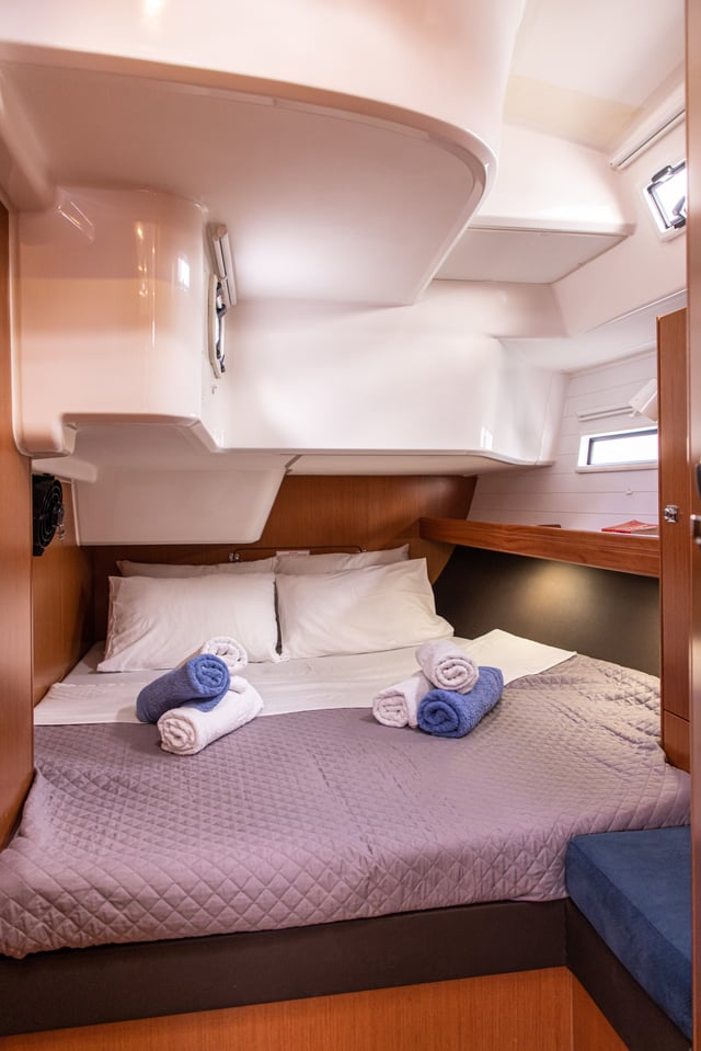 Philoctetes - Sailboat in Alimos