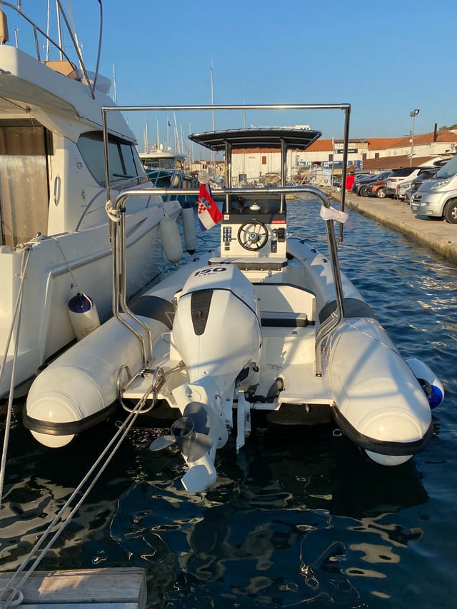 Falkor - Motor Yat içinde Trogir