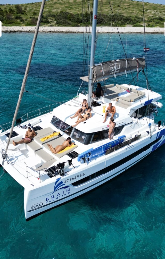 My5ive - Catamaran in Seget Donji