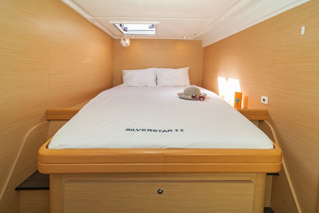 Silverstar II - Katamaran içinde Nikiana