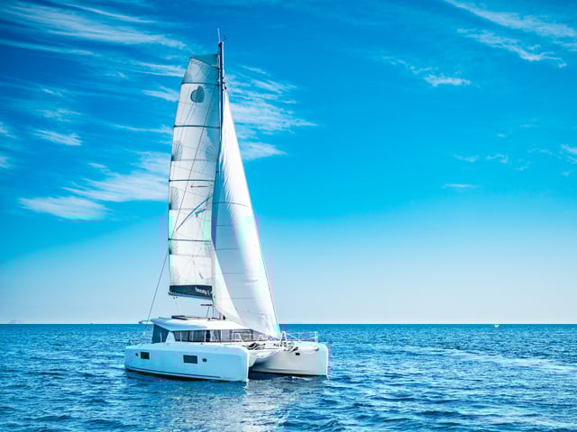 Beauty L A/C-GEN-WATER MAKER-SOLAR-ELEC.WC - Catamaran in Alimos