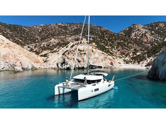 AKTIS (air condition, generator, watermaker) - Catamaran in Alimos